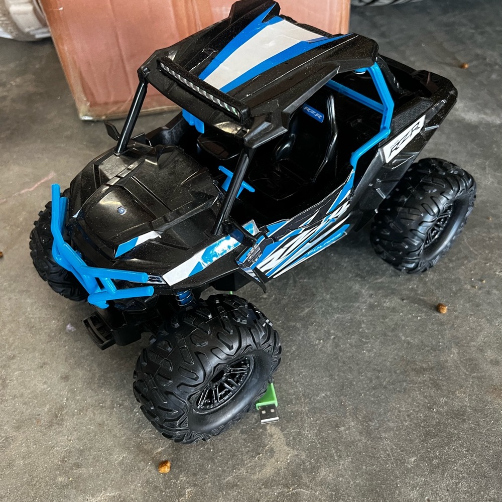New Bright Polaris RZR Hard Shell Rock Crawler Blue Black No Remote,has Charger